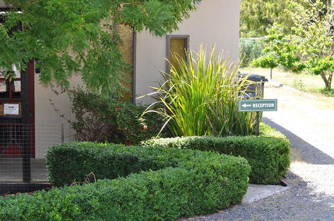 Oyster Cove Chalet - Lightning Ridge Tourism 27