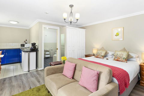 Oyster Cove Chalet - Lightning Ridge Tourism 8
