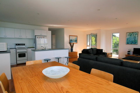 Suntrap Cove Bicheno - Lightning Ridge Tourism 21