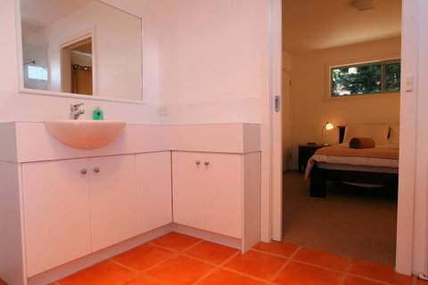 Suntrap Cove Bicheno - Lightning Ridge Tourism 16