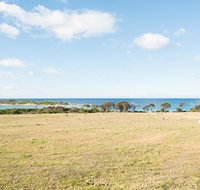 Beach Break Bicheno - Lightning Ridge Tourism