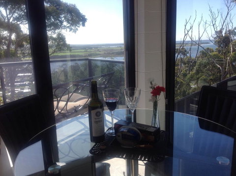 Sheer Pleasure Accommodation - Lightning Ridge Tourism 9
