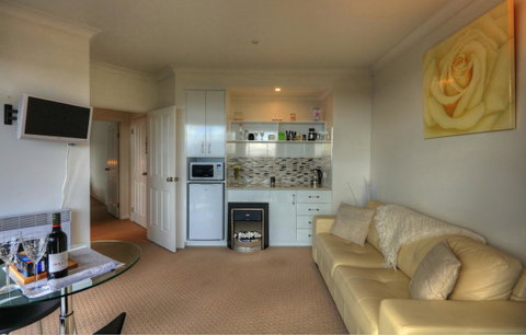 Sheer Pleasure Accommodation - Lightning Ridge Tourism 3