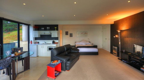 Sheer Pleasure Accommodation - Lightning Ridge Tourism 12