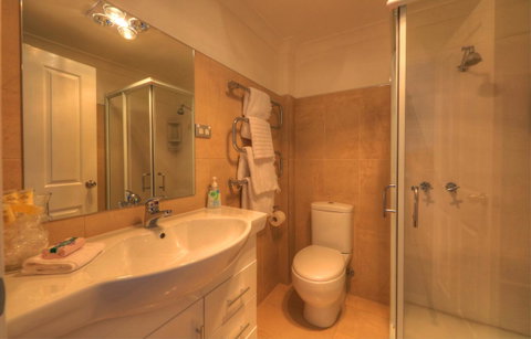 Sheer Pleasure Accommodation - Lightning Ridge Tourism 16