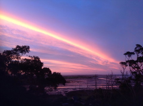 Sheer Pleasure Accommodation - Lightning Ridge Tourism 10