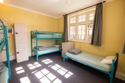Newcastle Beach YHA - Lightning Ridge Tourism 2