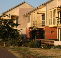 Newcastle Harbourside Terraces - Lightning Ridge Tourism