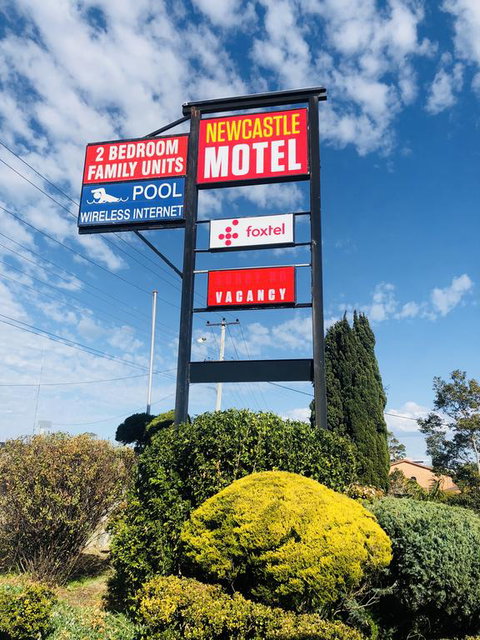Newcastle Motel - Lightning Ridge Tourism 3