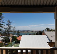 Newcastle Short Stay Apartments - Vista Apartment - Lightning Ridge Tourism