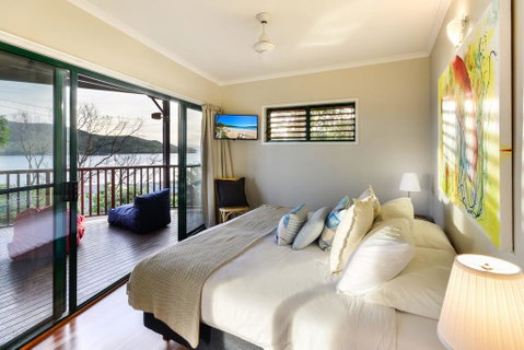 NEWLY BEAUTFULLY RENOVATED 16 The Casuarina - 3 Bedroom House With 180 Degree Ocean Views - Lightning Ridge Tourism 2