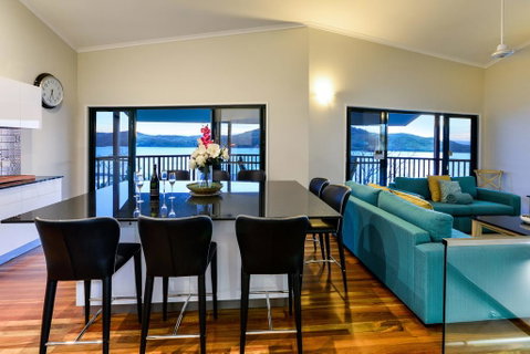 NEWLY BEAUTFULLY RENOVATED 16 The Casuarina - 3 Bedroom House With 180 Degree Ocean Views - Lightning Ridge Tourism 1