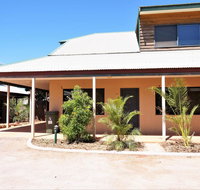 Ningaloo Breeze Villa 2 - 3 Bedroom Fully Self-Contained Holiday Accommodation - Lightning Ridge Tourism