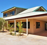 Ningaloo Breeze Villa 3 - 3 Bedroom Fully Self-Contained Holiday Accommodation - Lightning Ridge Tourism