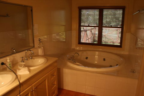 Nirvana Vista Estate - Lightning Ridge Tourism 2