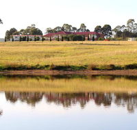Noble Willow Studio Lovedale. Spacious with views and pool - Lightning Ridge Tourism