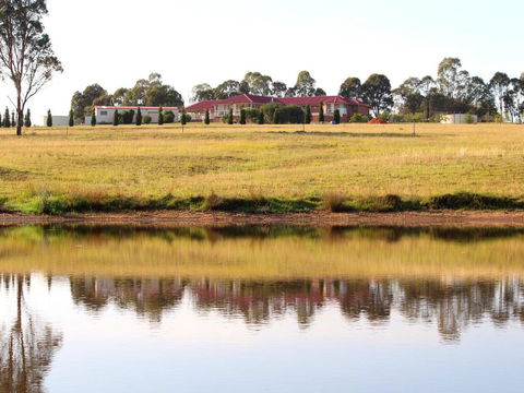 Noble Willow Studio Lovedale. Spacious, With Views And Pool - Lightning Ridge Tourism 0