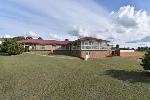 Noble Willow Studio Lovedale. Spacious, With Views And Pool - Lightning Ridge Tourism 3