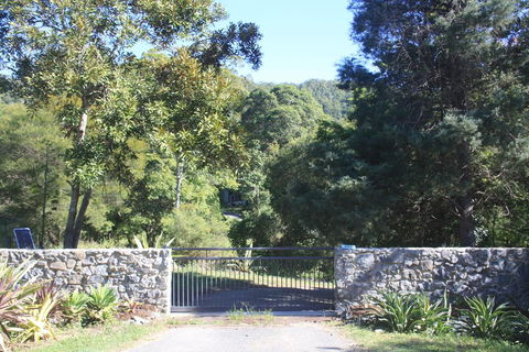 Noosa Hinterland Spectacular Boutique Guesthouse - Lightning Ridge Tourism 1