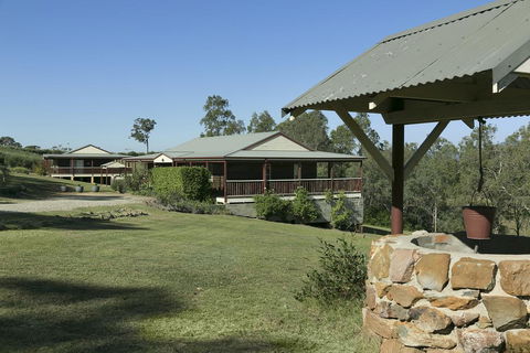 North Lodge Highland Cottage - Lightning Ridge Tourism 3