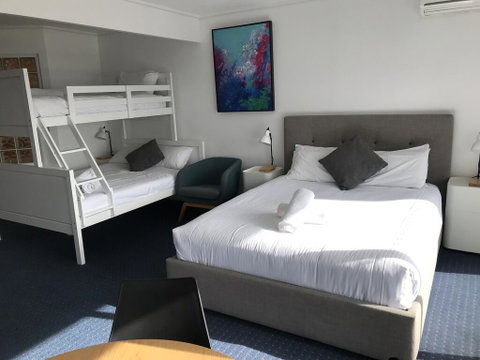 North Pier Hotel - Lightning Ridge Tourism 3