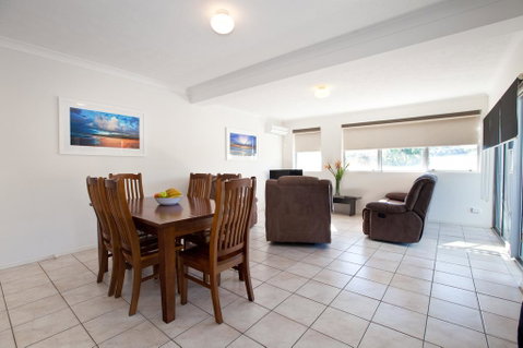 North Star Holiday Resort - Lightning Ridge Tourism 2