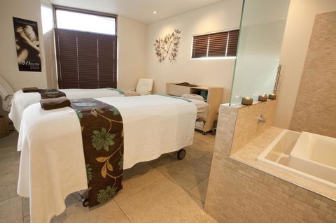 Novotel Lake Crackenback Resort - Lightning Ridge Tourism 3
