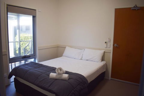 NRMA Sydney Lakeside Holiday Park - Lightning Ridge Tourism 1