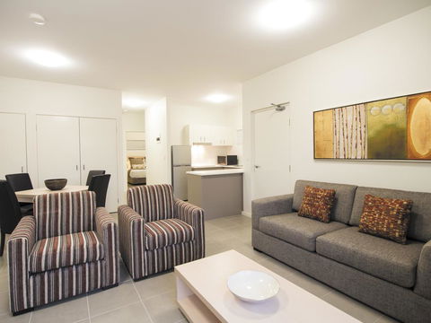 Oaks Middlemount Suites - Lightning Ridge Tourism 2