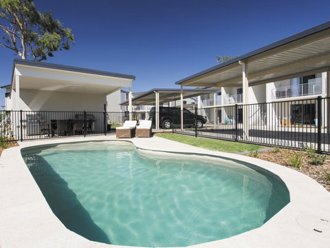 Oaks Middlemount Suites - Lightning Ridge Tourism 0