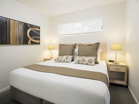 Oaks Middlemount Suites - Lightning Ridge Tourism 3