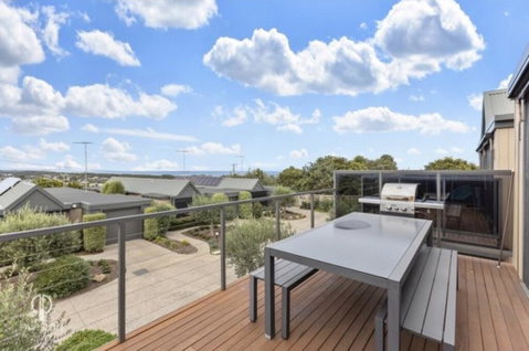 Ocean Grove House With Fantastic Ocean Views - Lightning Ridge Tourism 2