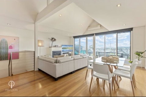 Ocean Grove House With Fantastic Ocean Views - Lightning Ridge Tourism 3