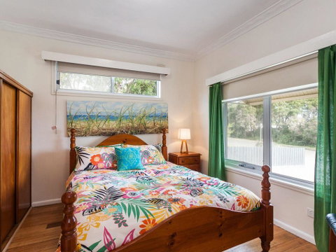 OCEAN SOUNDS - Anglesea - Lightning Ridge Tourism 3