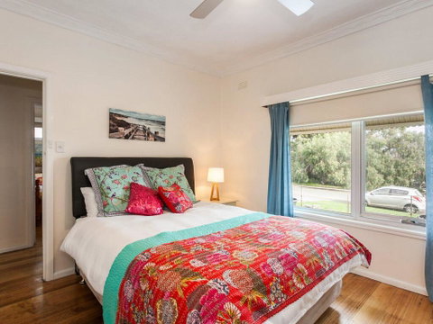 OCEAN SOUNDS - Anglesea - Lightning Ridge Tourism 1