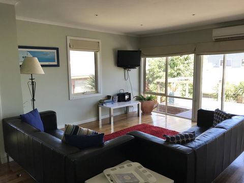 OCEAN VIEWS - Lightning Ridge Tourism 1