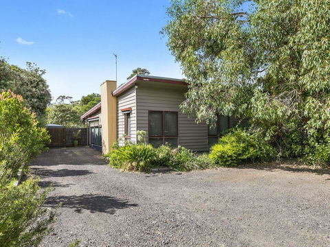 OCEANS 12 - ANGLESEA - Lightning Ridge Tourism 0