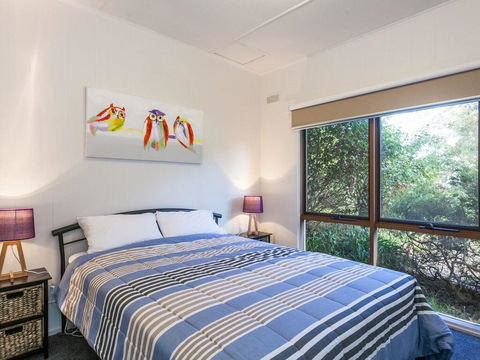 OCEANS 12 - ANGLESEA - Lightning Ridge Tourism 1