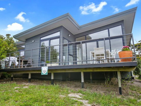 OCEANS 12 - Modern Ocean View Villa - Lightning Ridge Tourism 3