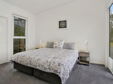 OCEANS 12 - Modern Ocean View Villa - Lightning Ridge Tourism 2