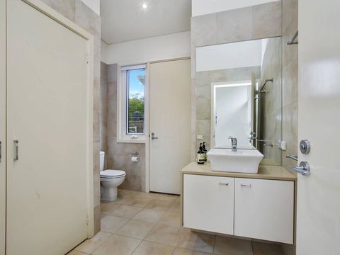 OCEANS 12 - Modern Ocean View Villa - Lightning Ridge Tourism 1