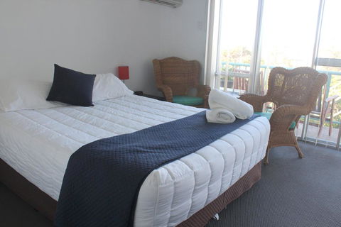 Oceanside Hawks Nest - Lightning Ridge Tourism 3