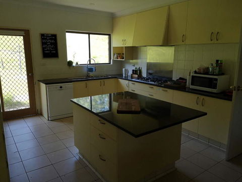 OCT Forest Lodge - Lightning Ridge Tourism 1