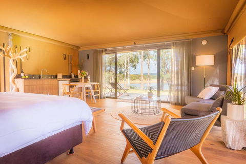 Olio Bello Lakeside Glamping - Lightning Ridge Tourism 1