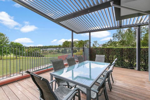Olive Lakes - Lightning Ridge Tourism 1