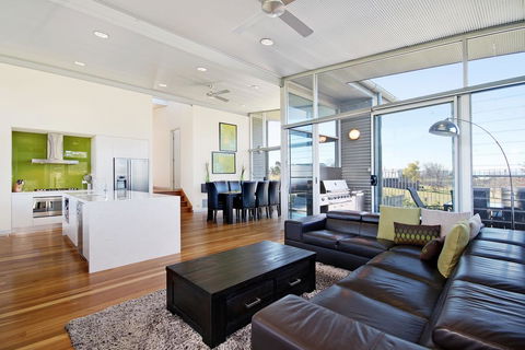 Olive Lakes - Lightning Ridge Tourism 3