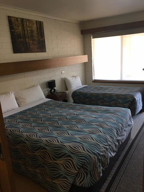 Orana Motor Inn - Lightning Ridge Tourism 1