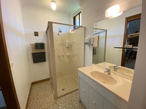 Orana Motor Inn - Lightning Ridge Tourism 3