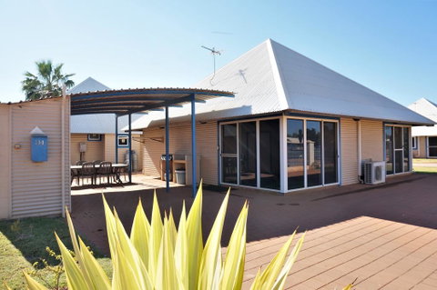 Osprey Holiday Village Unit 114 - Gorgeous 3 Bedroom Holiday Villa With A Pool In The Complex - Lightning Ridge Tourism 2