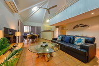 Osprey Holiday Village Unit 117 - Exquisite 3 Bedroom Holiday Villa with a Pool in the Complex